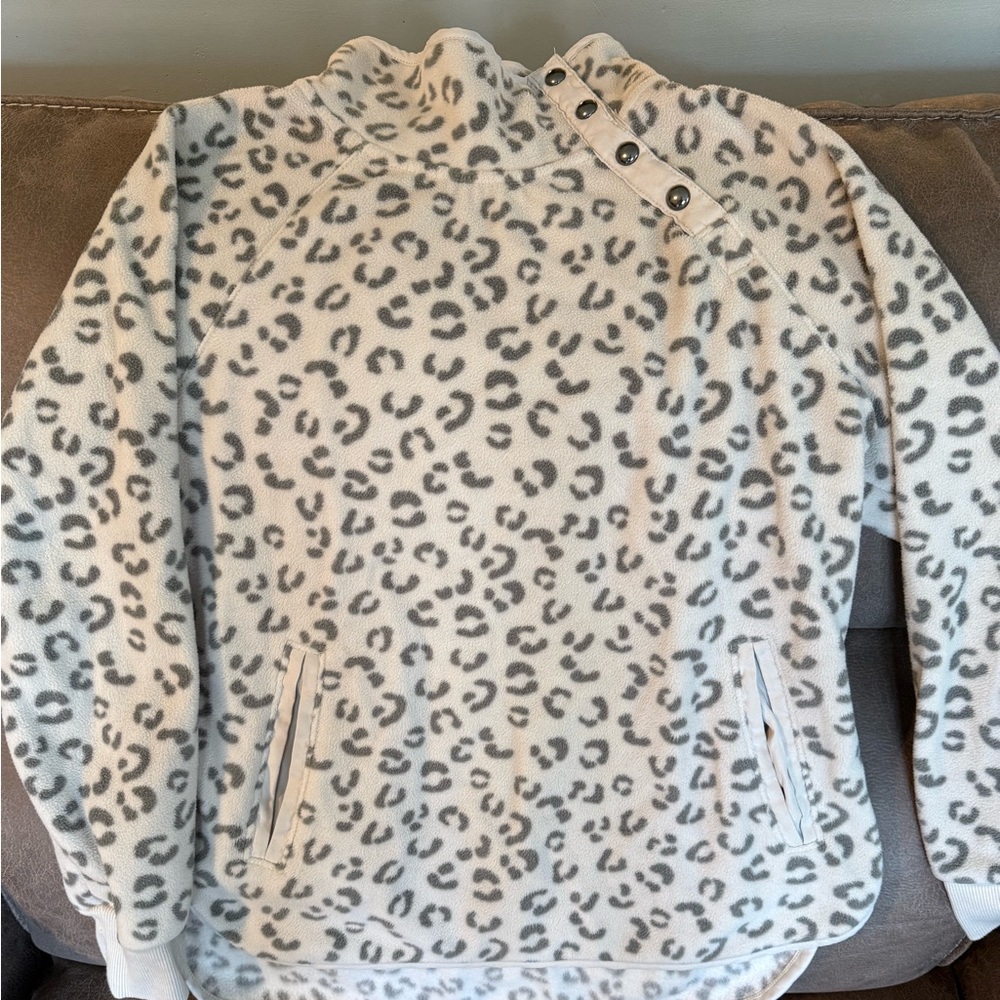 GreenTea Fleece with Gray Leopard Pattern